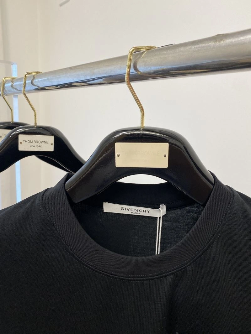 Sustainable Givenchy T-Shirts 123864