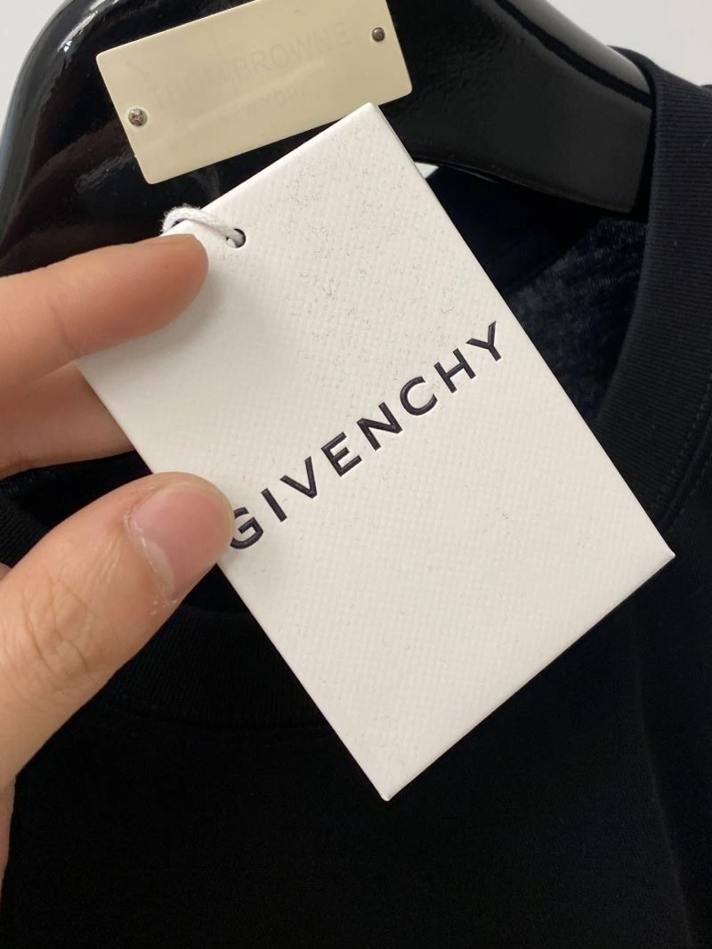 Sustainable Givenchy T-Shirts 123864