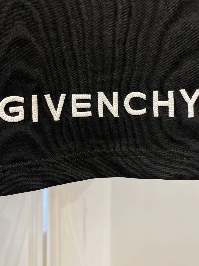 Sustainable Givenchy T-Shirts 123864