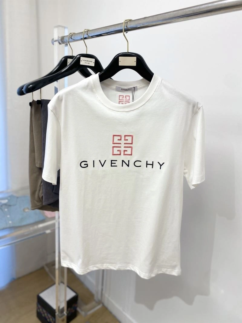 Lightweight Givenchy T-Shirts 123828