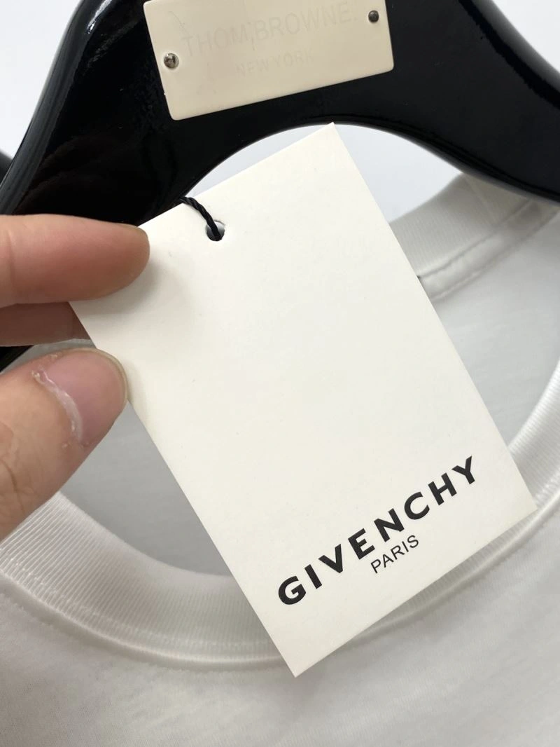 Lightweight Givenchy T-Shirts 123828