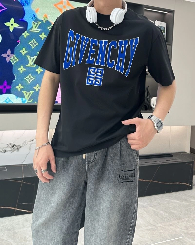 Cozy Givenchy T-Shirts 123837