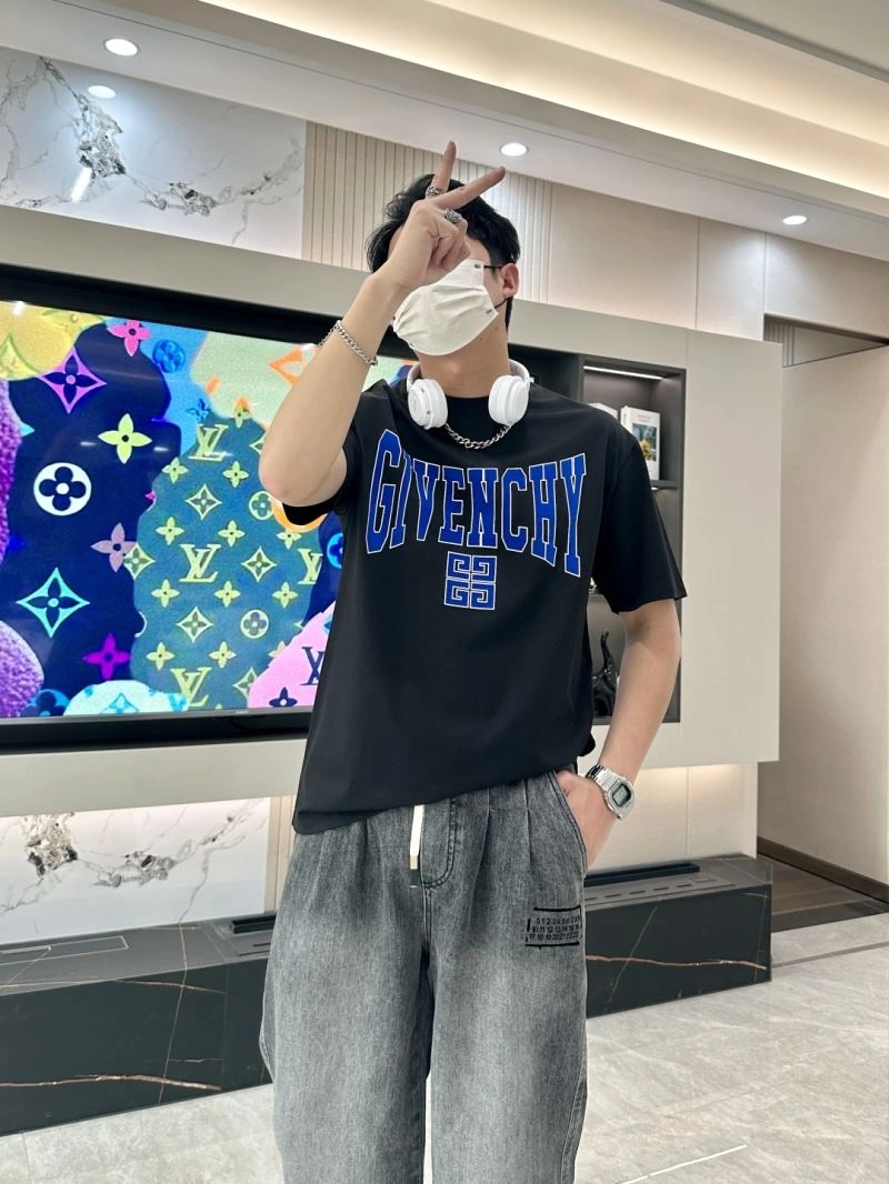 Cozy Givenchy T-Shirts 123837