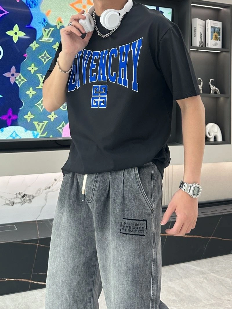 Cozy Givenchy T-Shirts 123837