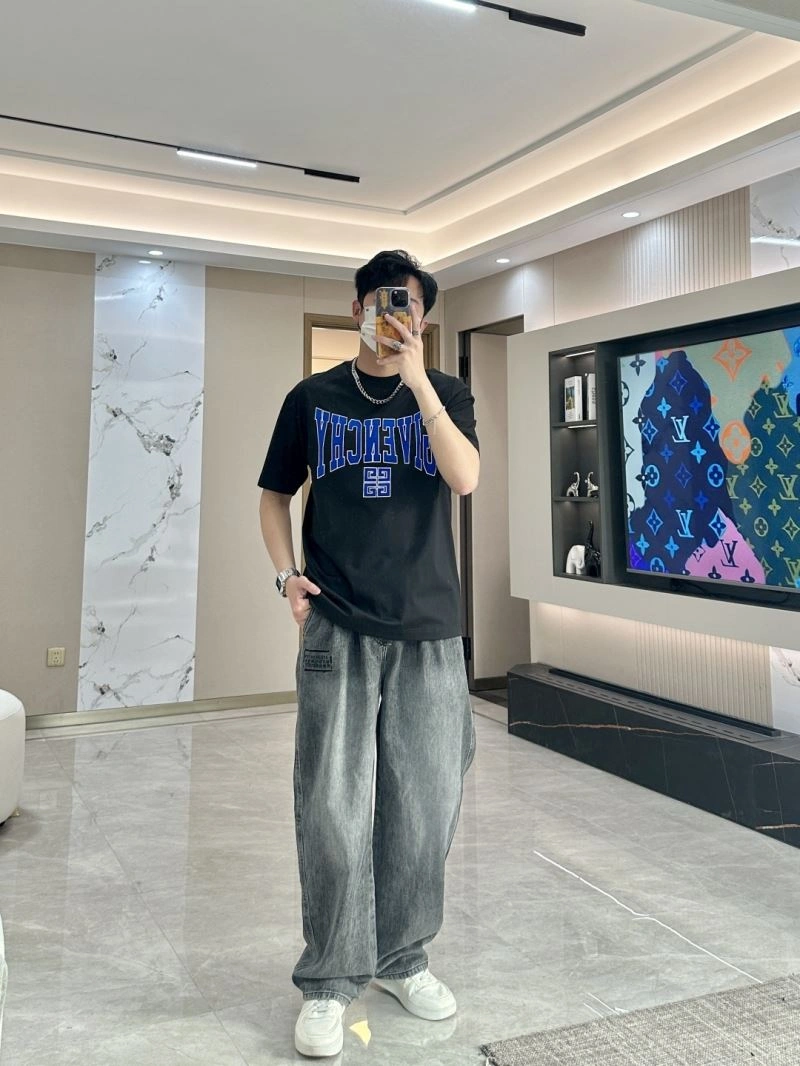 Cozy Givenchy T-Shirts 123837