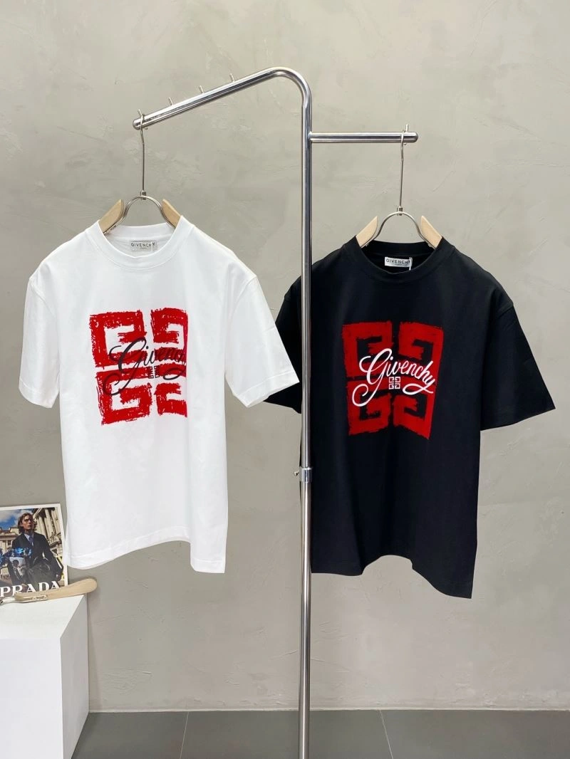 Lightweight Givenchy T-Shirts 123810
