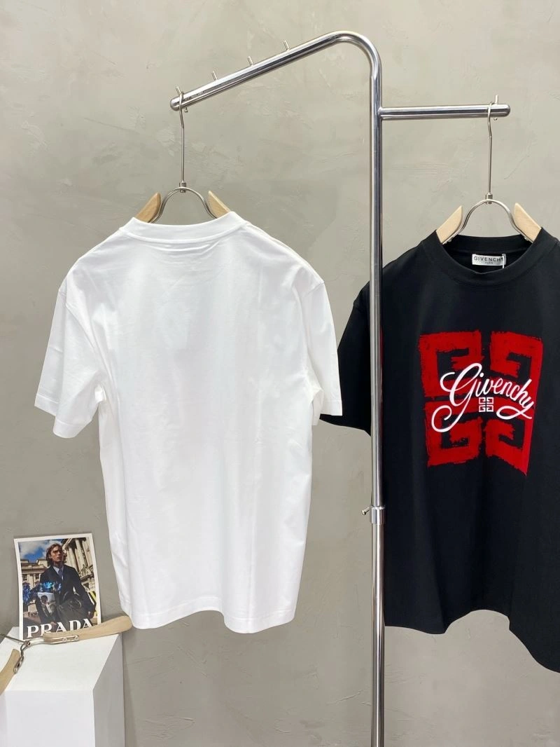Lightweight Givenchy T-Shirts 123810