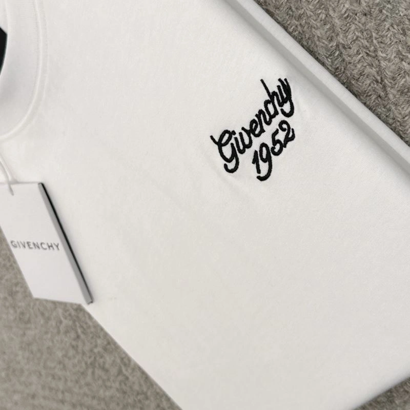 Givenchy T-Shirts FashionForward 123804