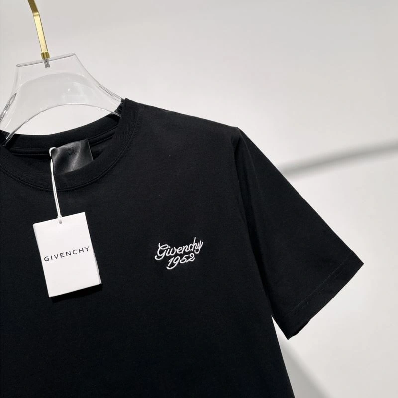 Supportive Givenchy T-Shirts 123809