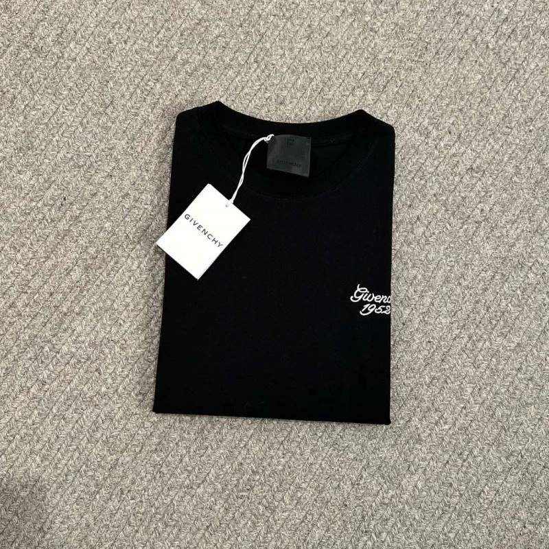 Supportive Givenchy T-Shirts 123809