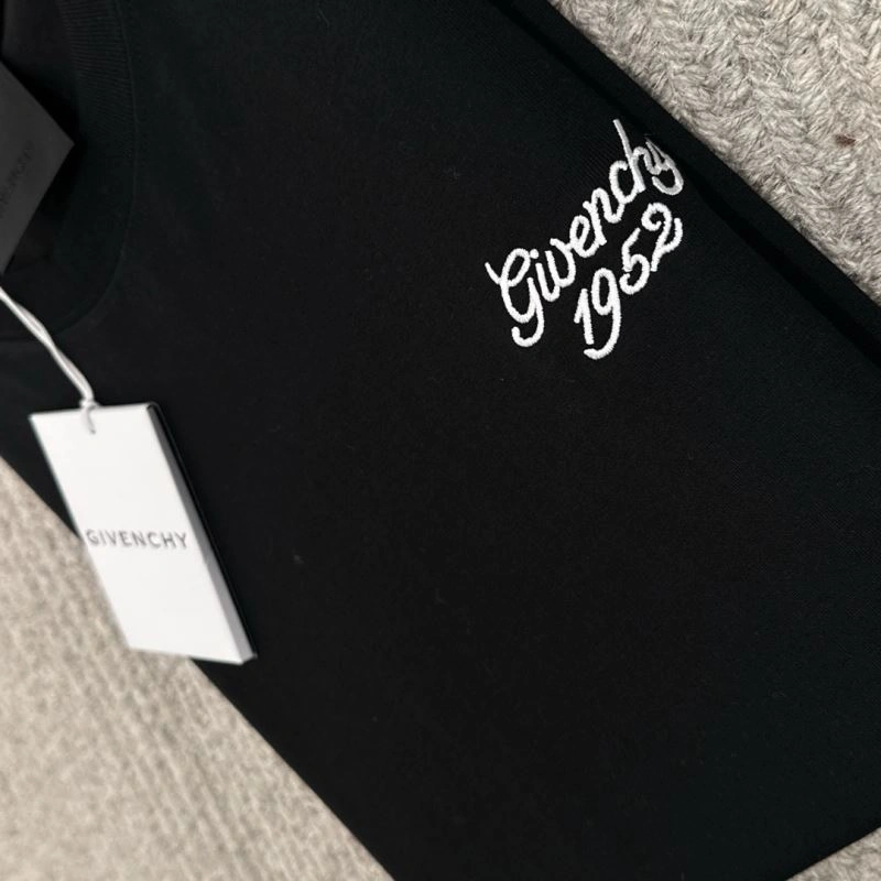 Supportive Givenchy T-Shirts 123809