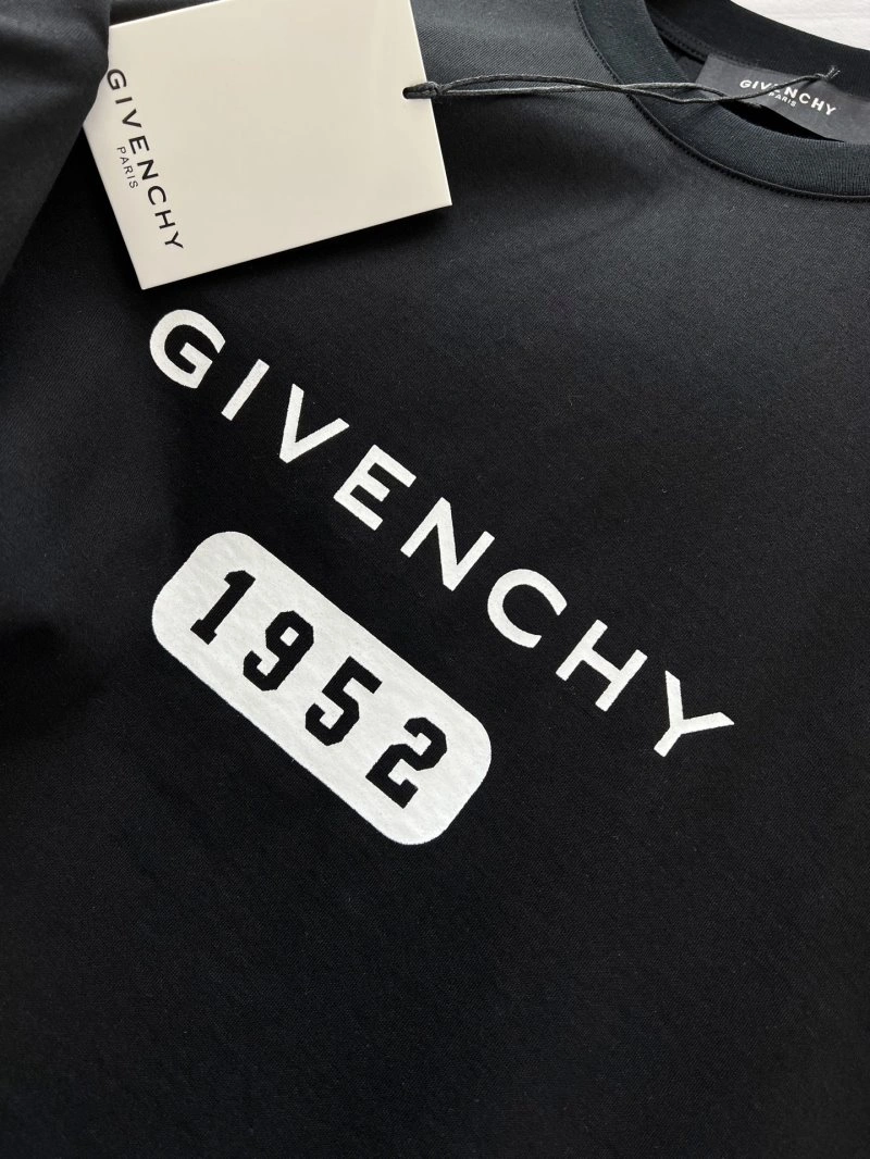 Sustainable Givenchy T-Shirts 123523