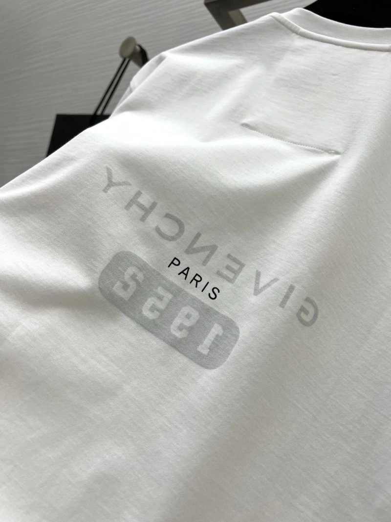 Elegant Givenchy T-Shirts 123508