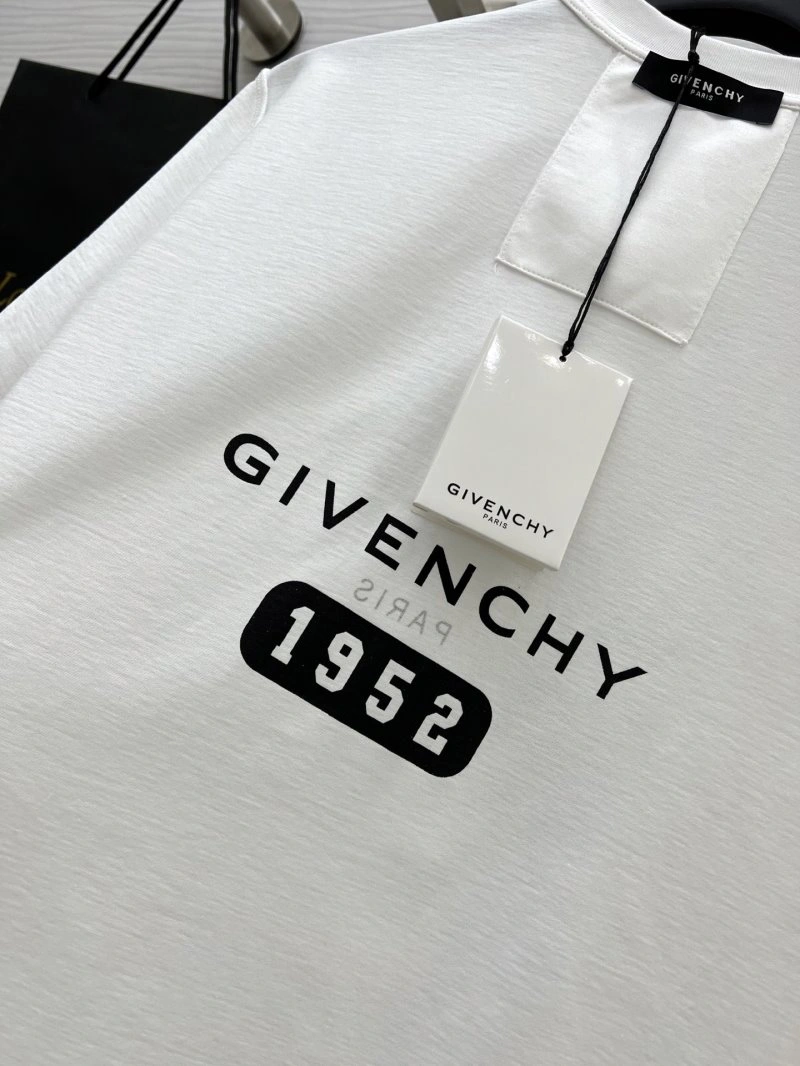 Elegant Givenchy T-Shirts 123508