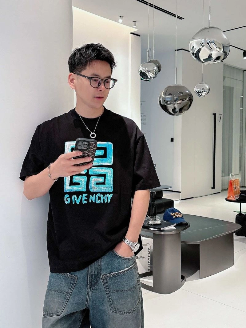 Givenchy T-Shirts Seasonal 123722