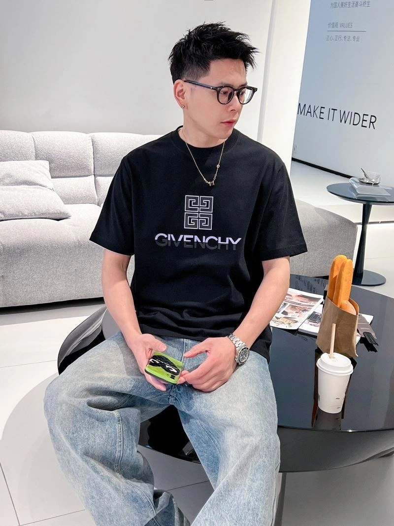 Resilient Givenchy T-Shirts 123714
