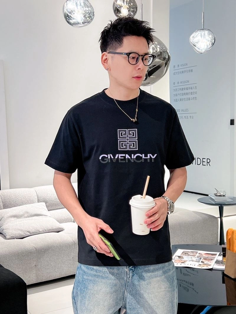 Resilient Givenchy T-Shirts 123714
