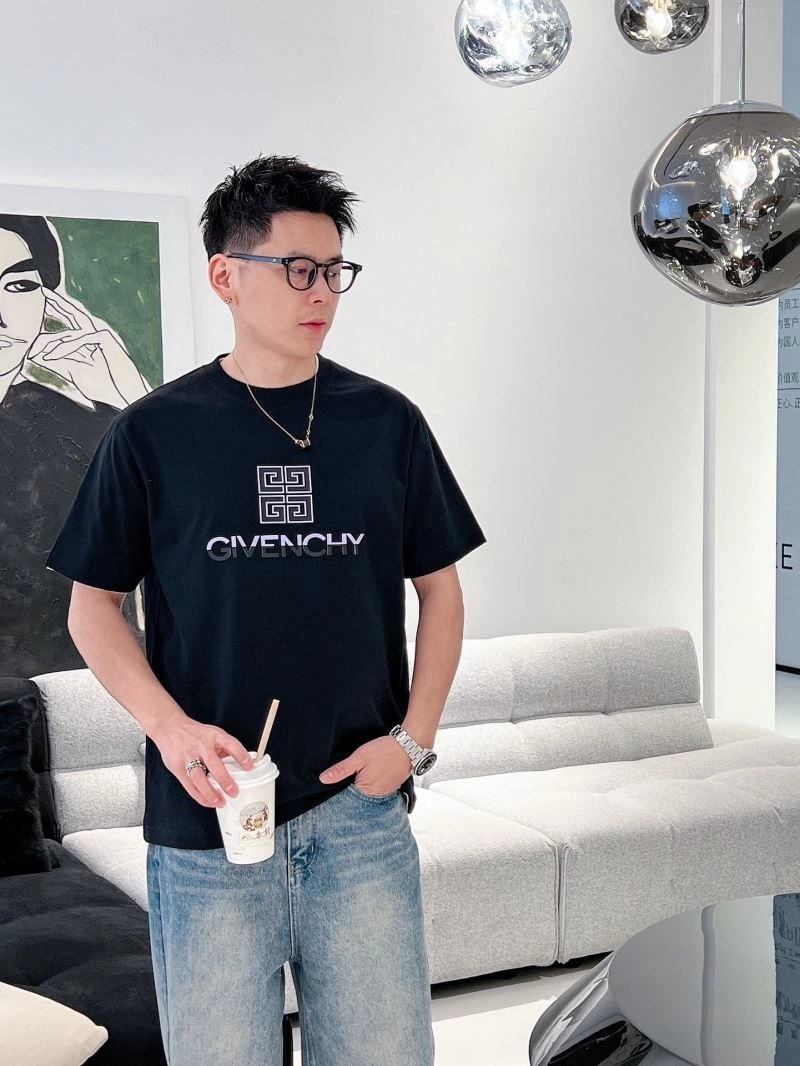 Resilient Givenchy T-Shirts 123714