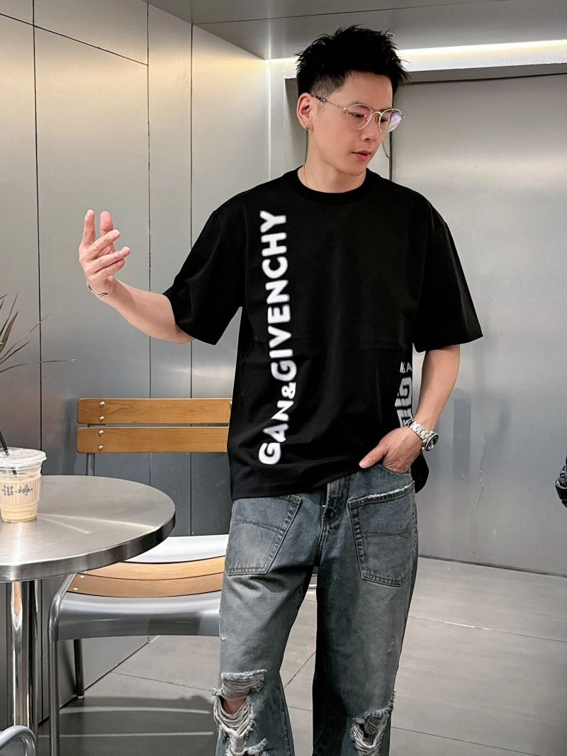 Givenchy T-Shirts Versatile 123705