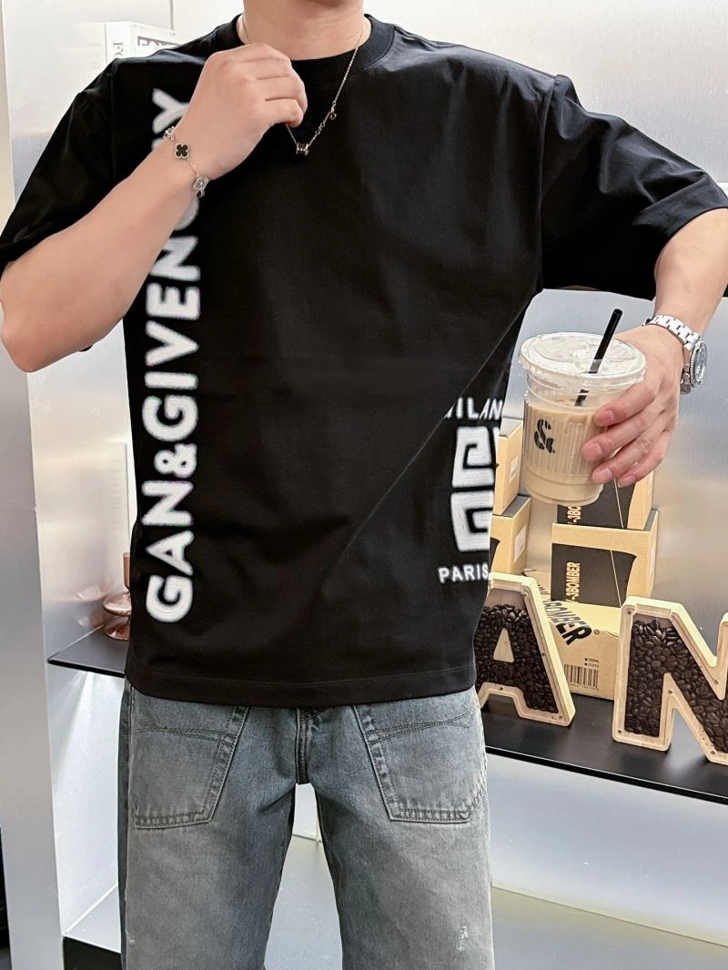 Givenchy T-Shirts Versatile 123705