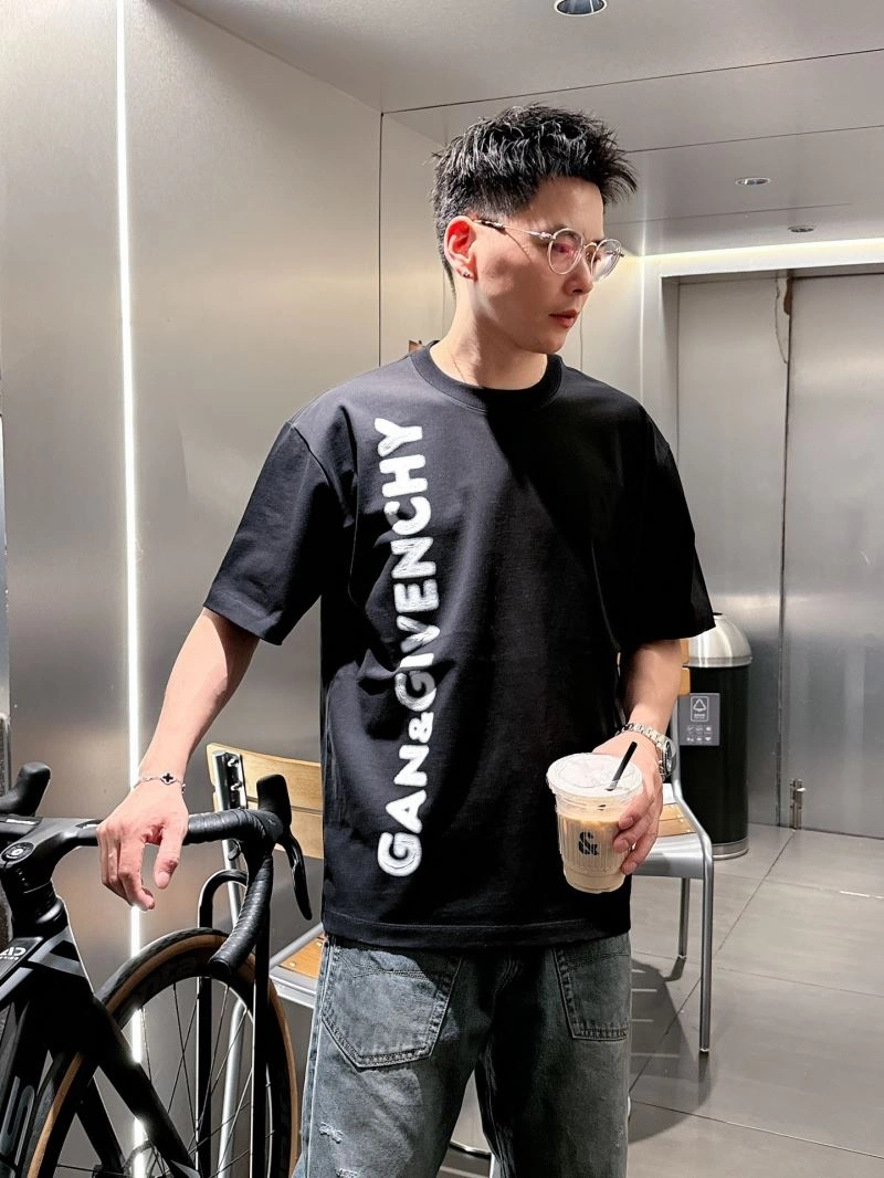 Givenchy T-Shirts Versatile 123705