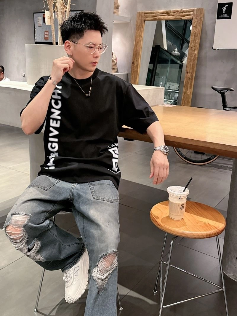 Givenchy T-Shirts Versatile 123705
