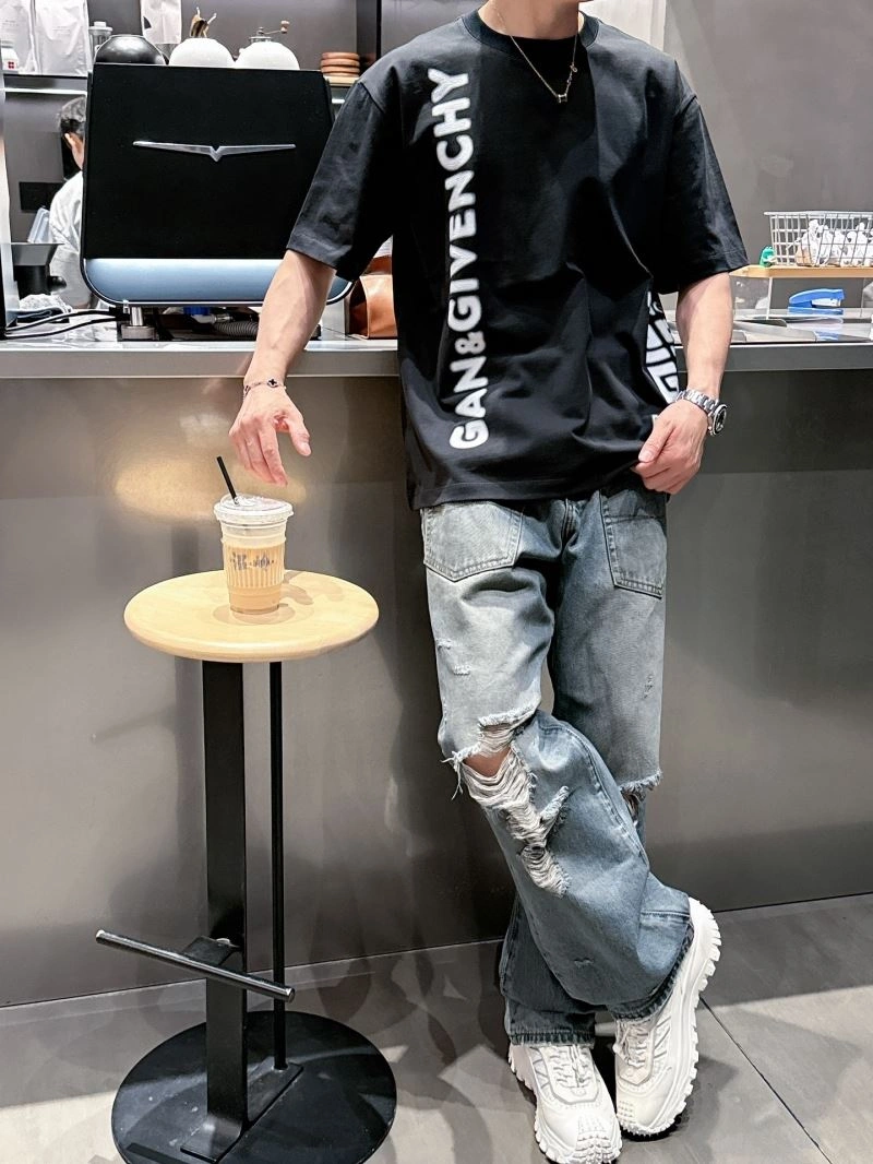 Givenchy T-Shirts Versatile 123705