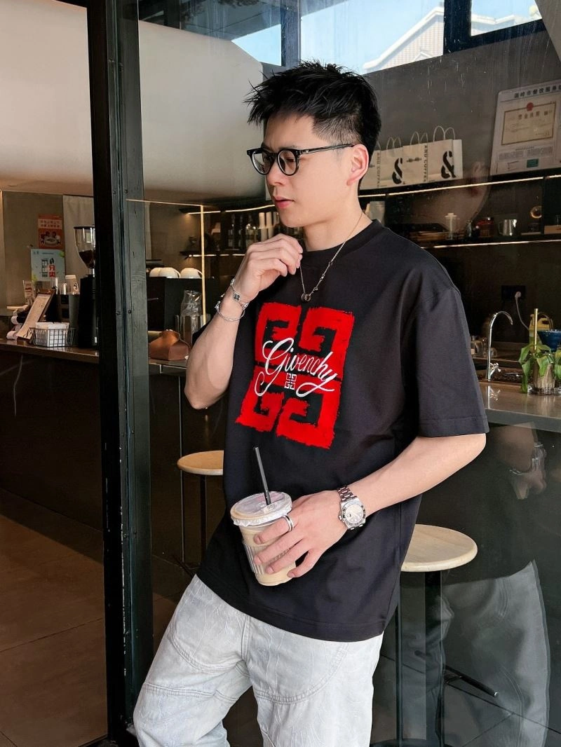 Givenchy T-Shirts UrbanChic 123679