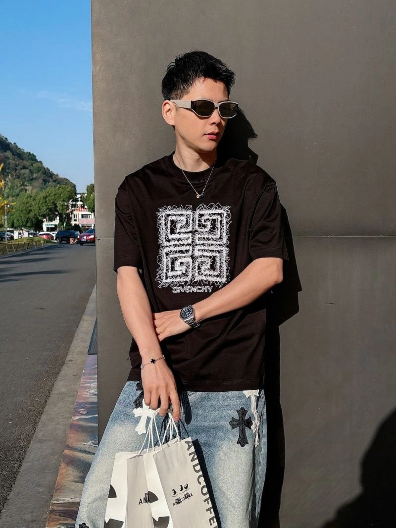 Flexible Givenchy T-Shirts 123628