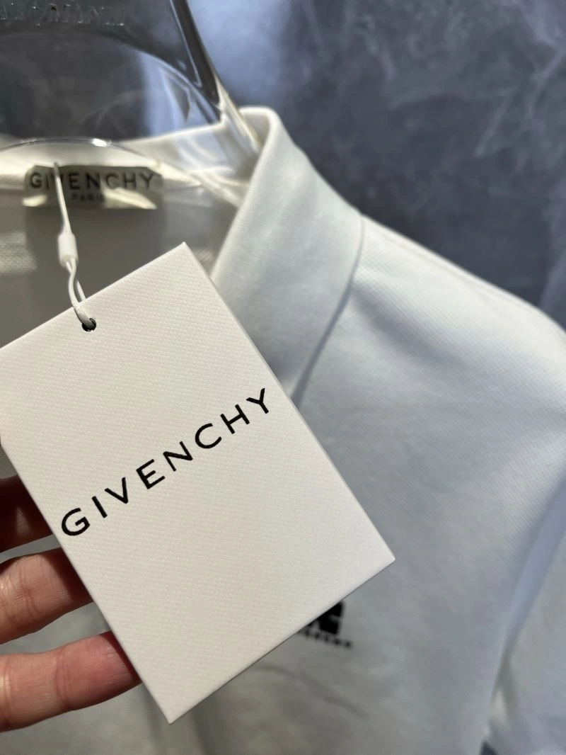 Givenchy T-Shirts Refined 123621