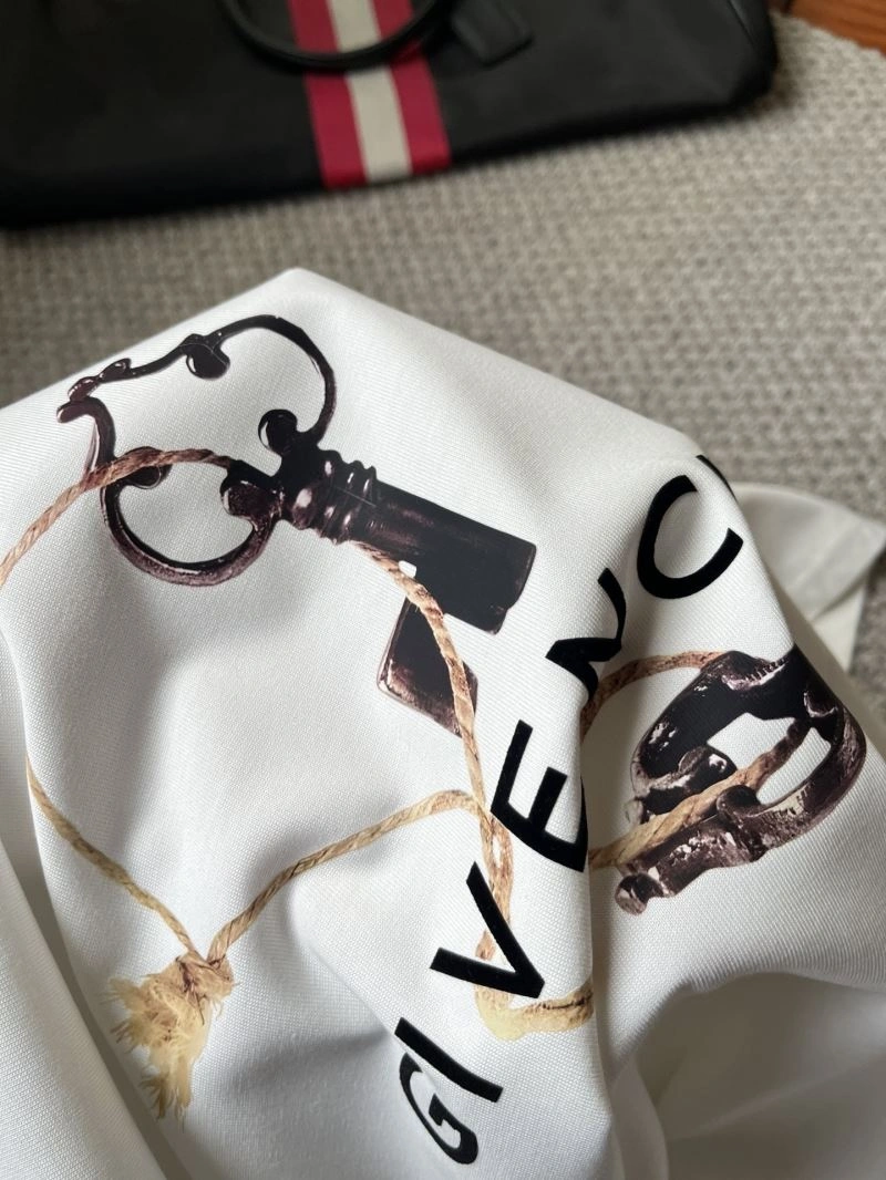 Givenchy T-Shirts OnTrend 123622