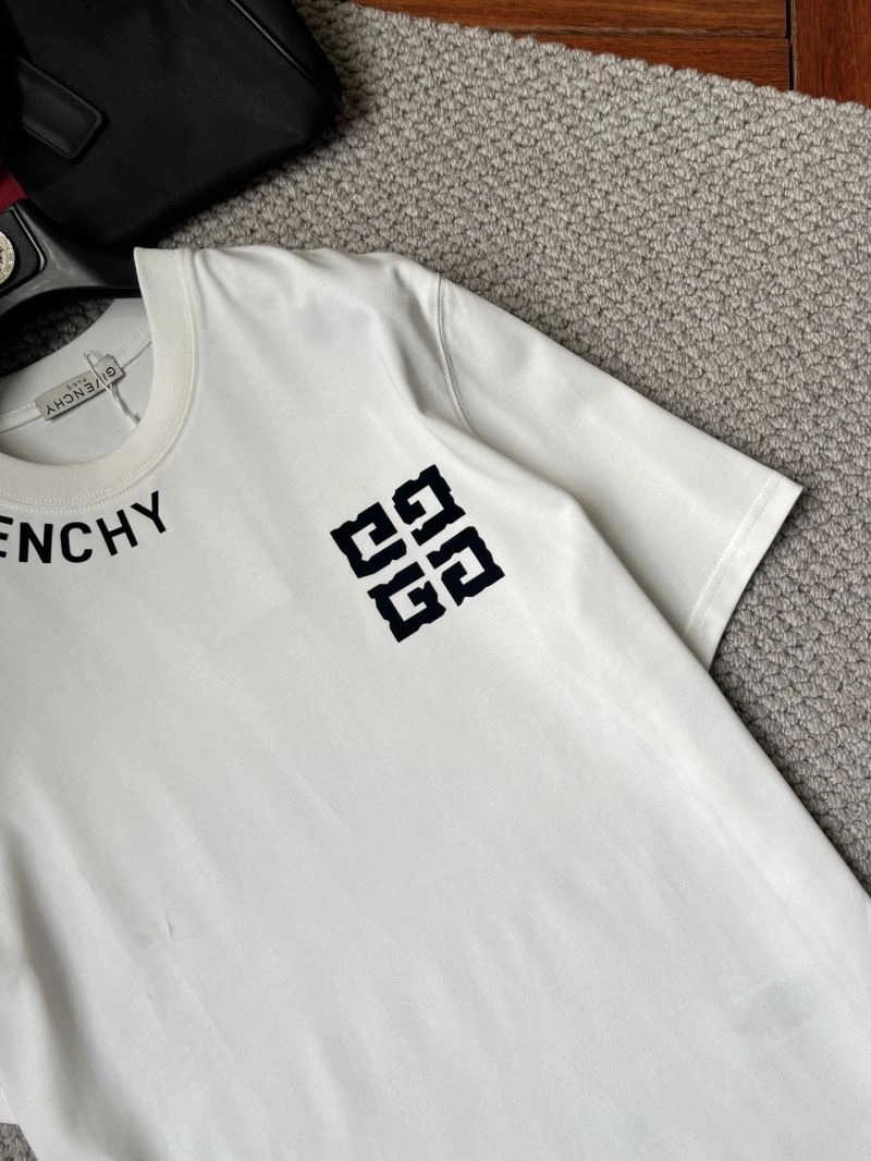 Vibrant Givenchy T-Shirts 123620