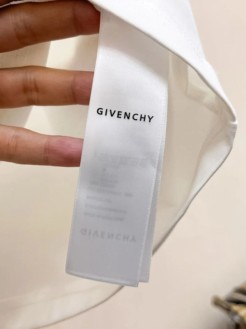 Seasonal Givenchy T-Shirts 123612