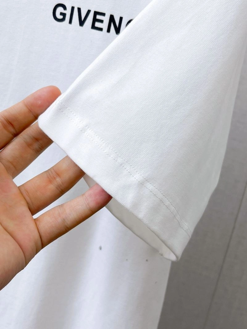Sustainable Givenchy T-Shirts 123599