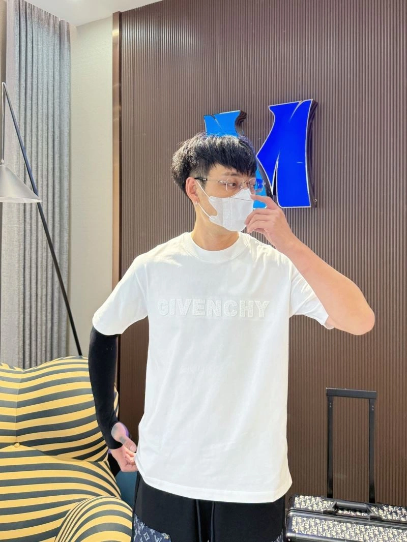 Givenchy T-Shirts Youthful 123581