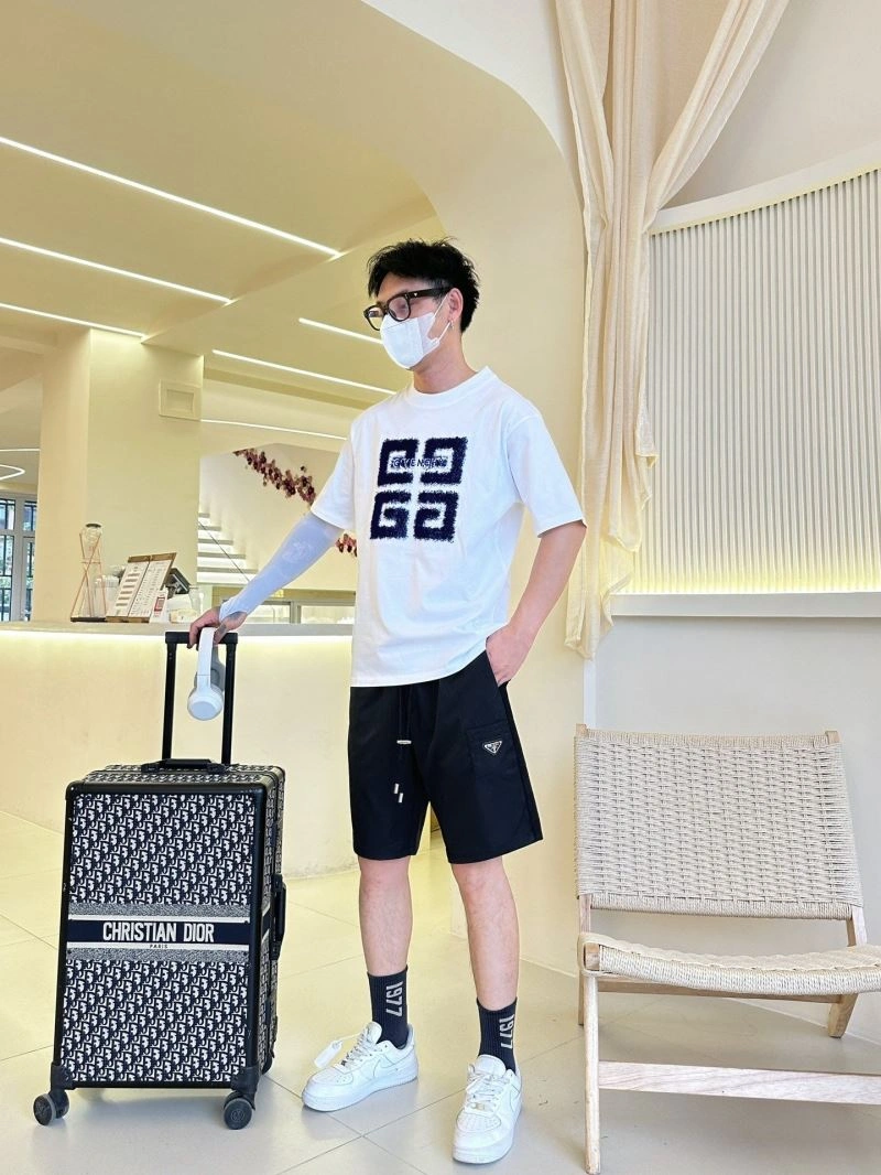 Givenchy T-Shirts Seasonal 123563