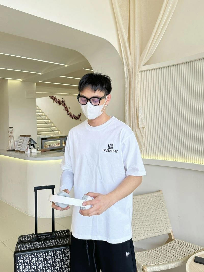Givenchy T-Shirts ComfortFit 123570