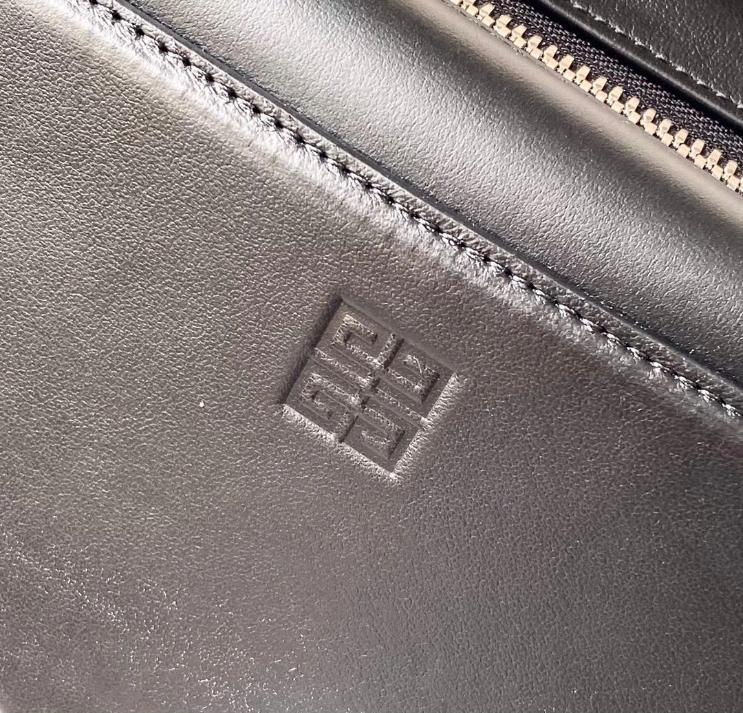 Reliable Givenchy Top Handle Bags 71704
