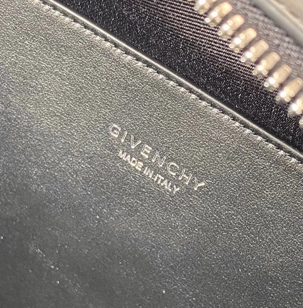 Reliable Givenchy Top Handle Bags 71704
