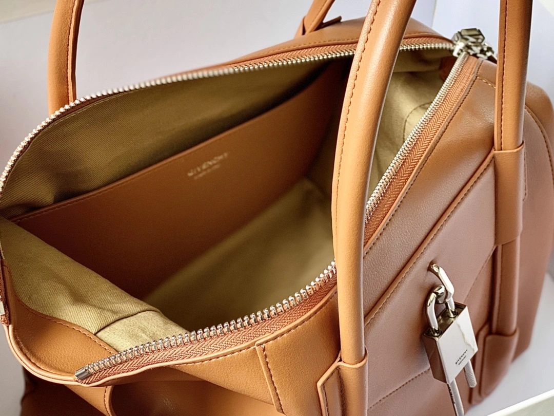 ZeroBulk Givenchy Top Handle Bags 71692