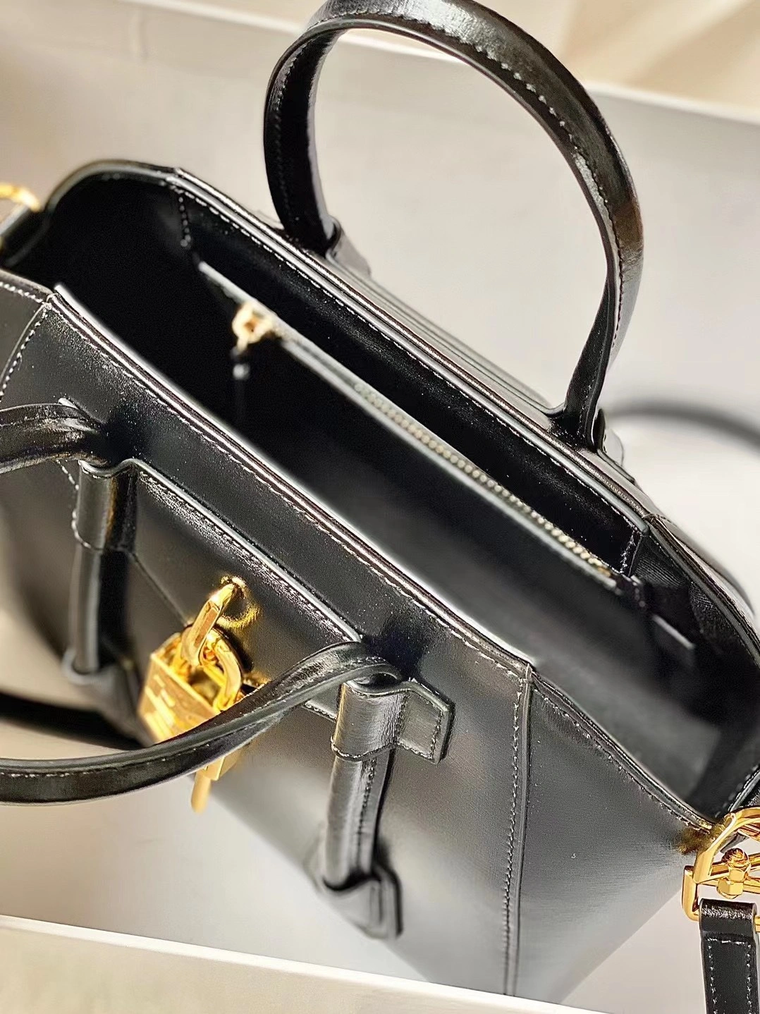 QuickDry Givenchy Top Handle Bags 71700