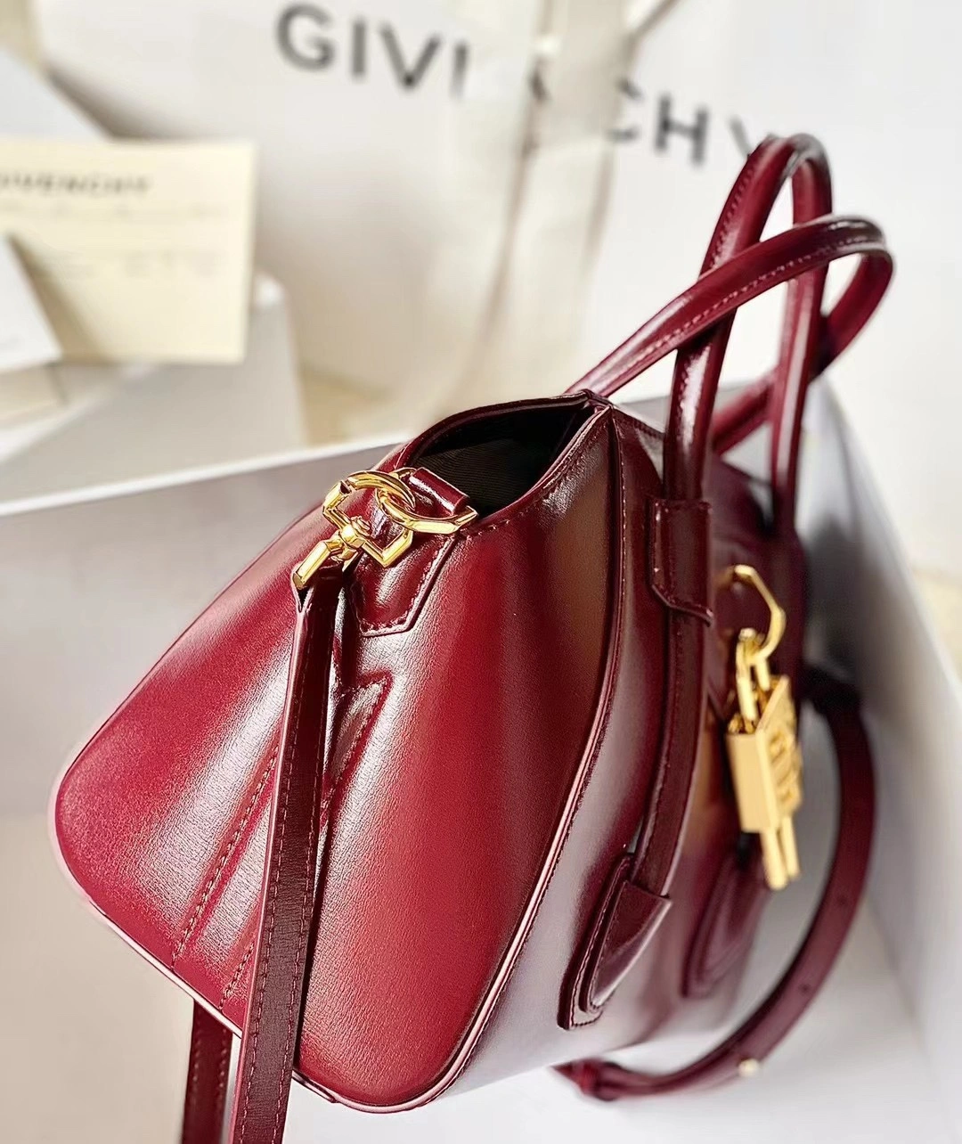 Unisex Givenchy Top Handle Bags 71697