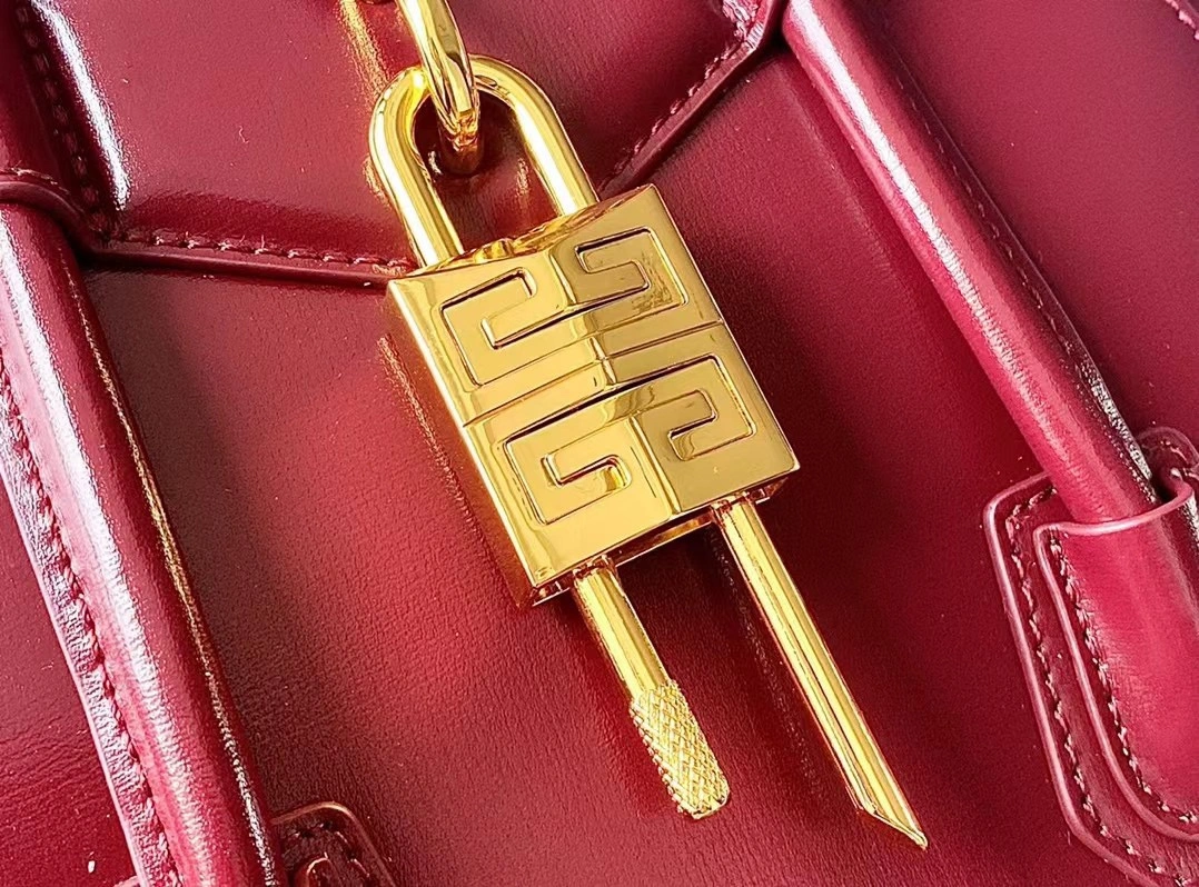 Unisex Givenchy Top Handle Bags 71697