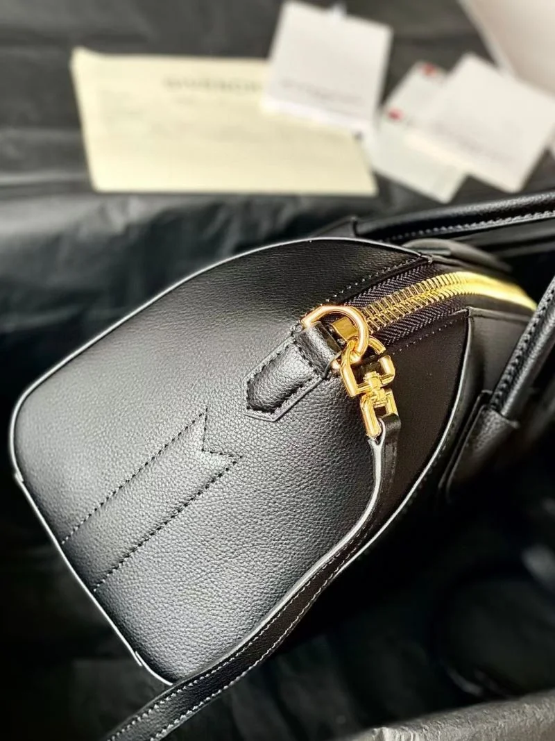 Breathable Givenchy Top Handle Bags 44604