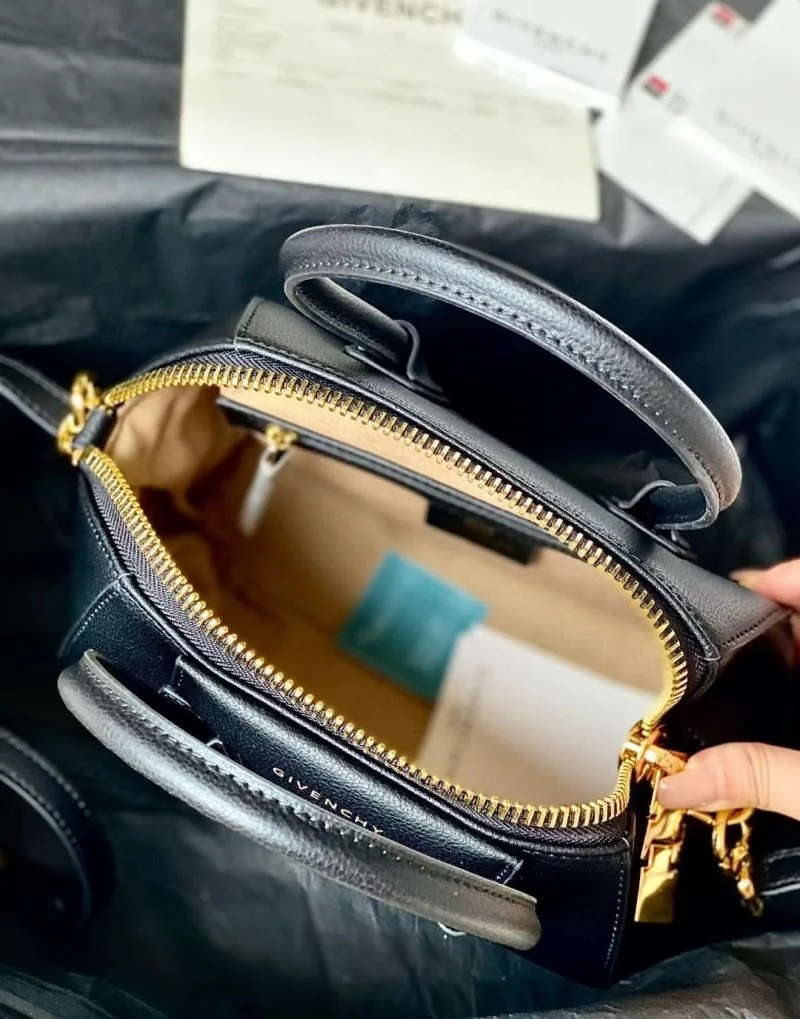 Breathable Givenchy Top Handle Bags 44604