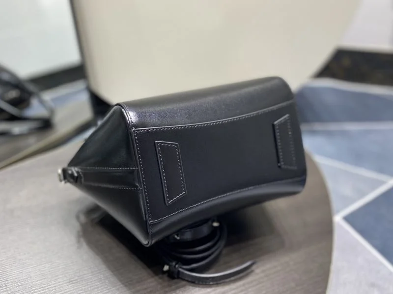 Unisex Givenchy Top Handle Bags 44531