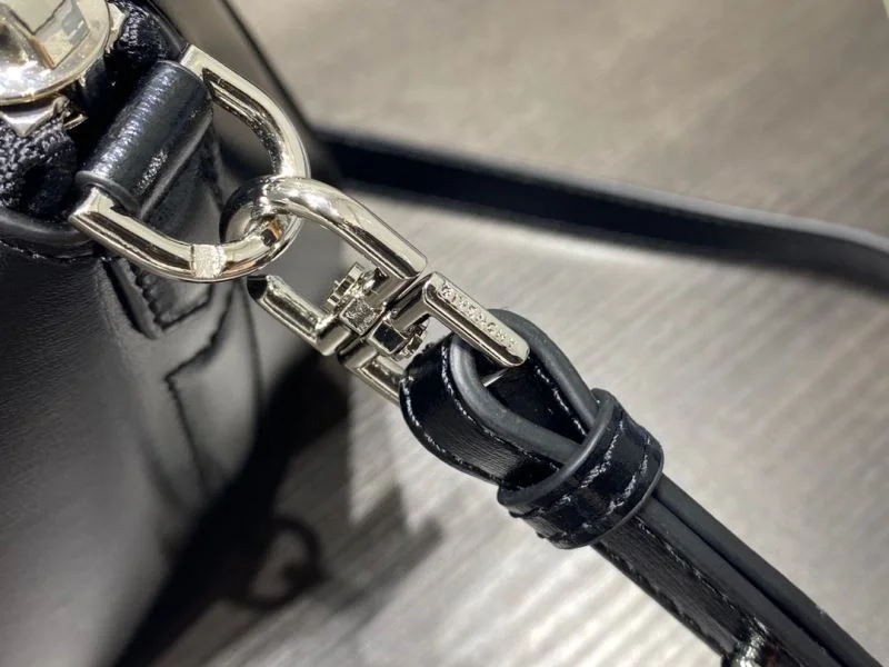 Unisex Givenchy Top Handle Bags 44531