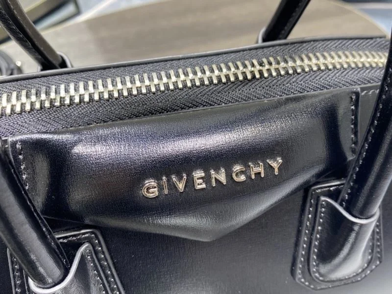 Unisex Givenchy Top Handle Bags 44531