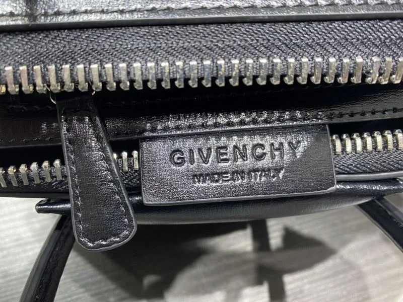 Unisex Givenchy Top Handle Bags 44531