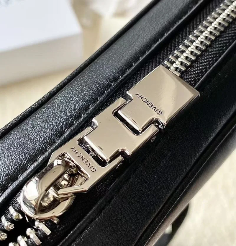 ModernLook Givenchy Waist Chest Packs 44850